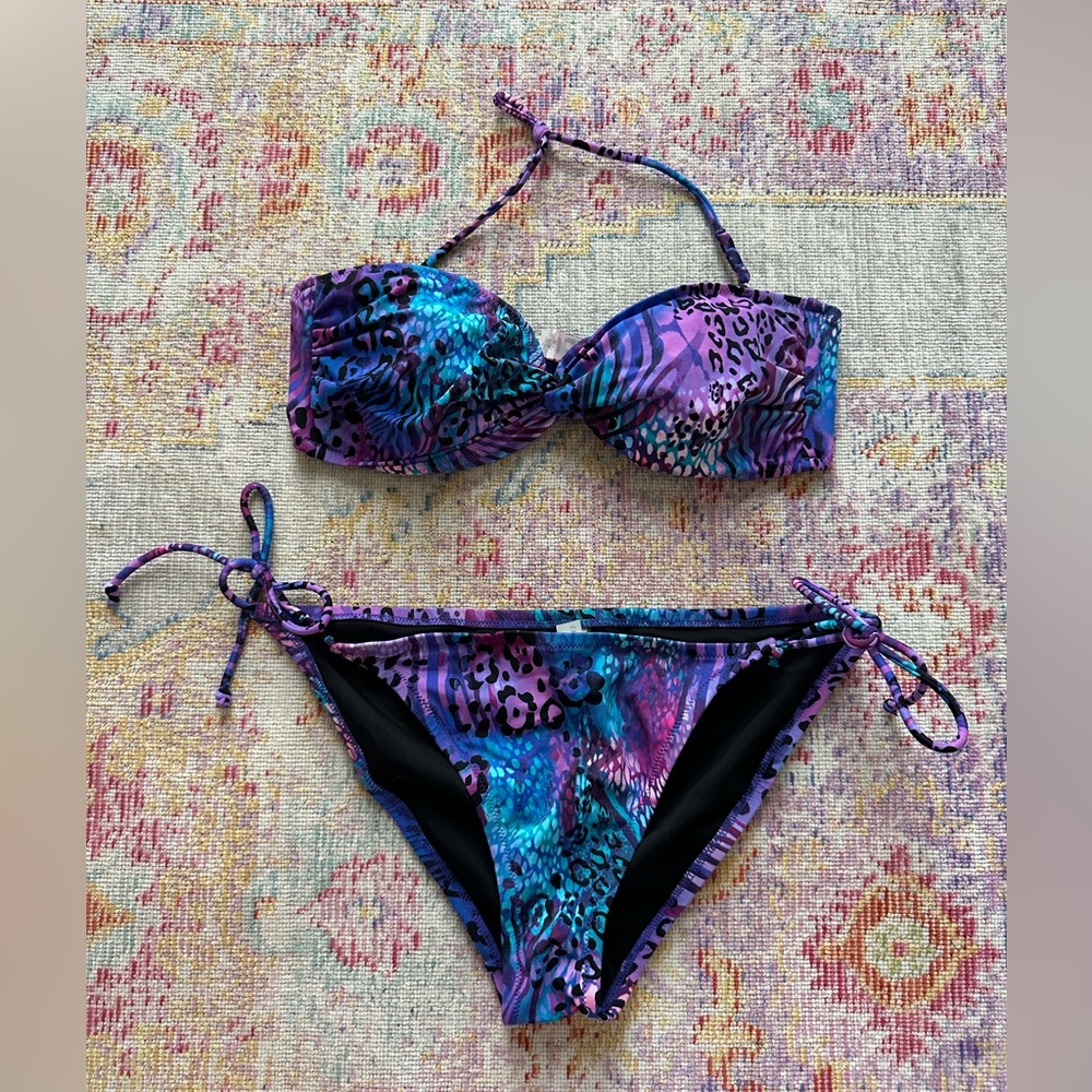 Victoria’s Secrets Leopard Bikini Size LG